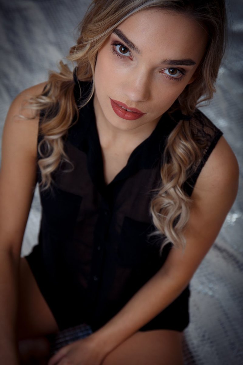 Мила, 18